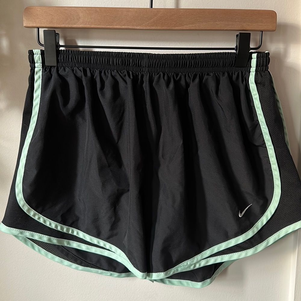 Nike women’s Tempo Running shorts size L